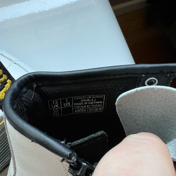 Dr. Martens Children’s White Boots EUC - Picture 6 of 6